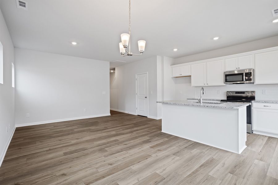 Spacious, unfurnished interior of a new home in Georgias Landing, Raleigh (Image 16).