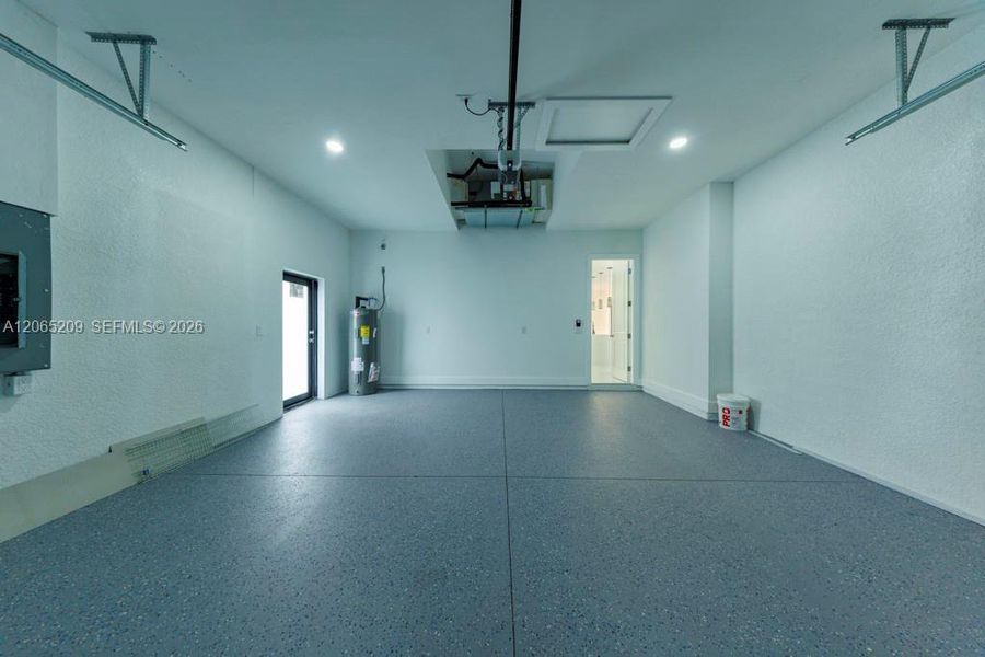 Spacious, unfurnished interior of a new home in , Lehigh Acres (Image 82).