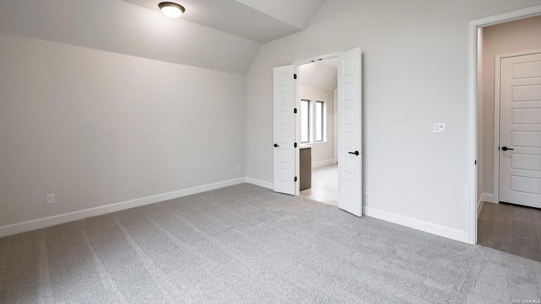 Spacious, unfurnished interior of a new home in Veramendi, New Braunfels (Image 19).