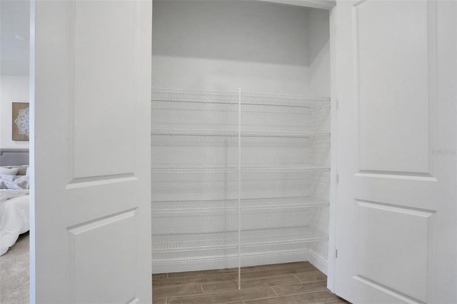 Spacious, unfurnished interior of a new home in Bungalow Walk at Lakewood Ranch, Sarasota (Image 29).