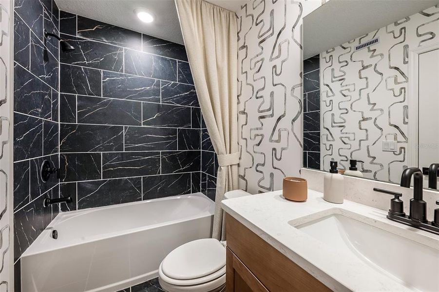 Furnished interior view inside a new home in Aulin Square, Oviedo (Image 15).