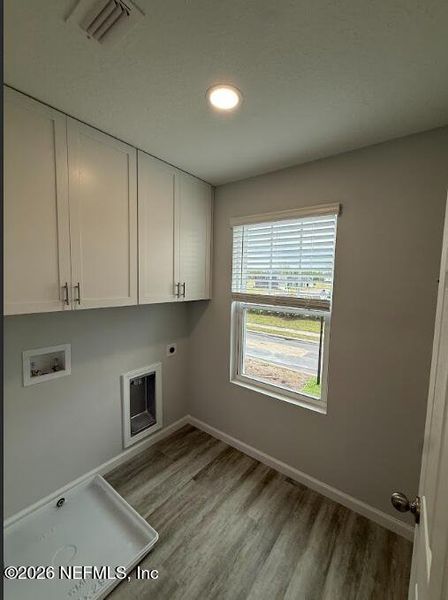 Spacious, unfurnished interior of a new home in , Jacksonville (Image 15).