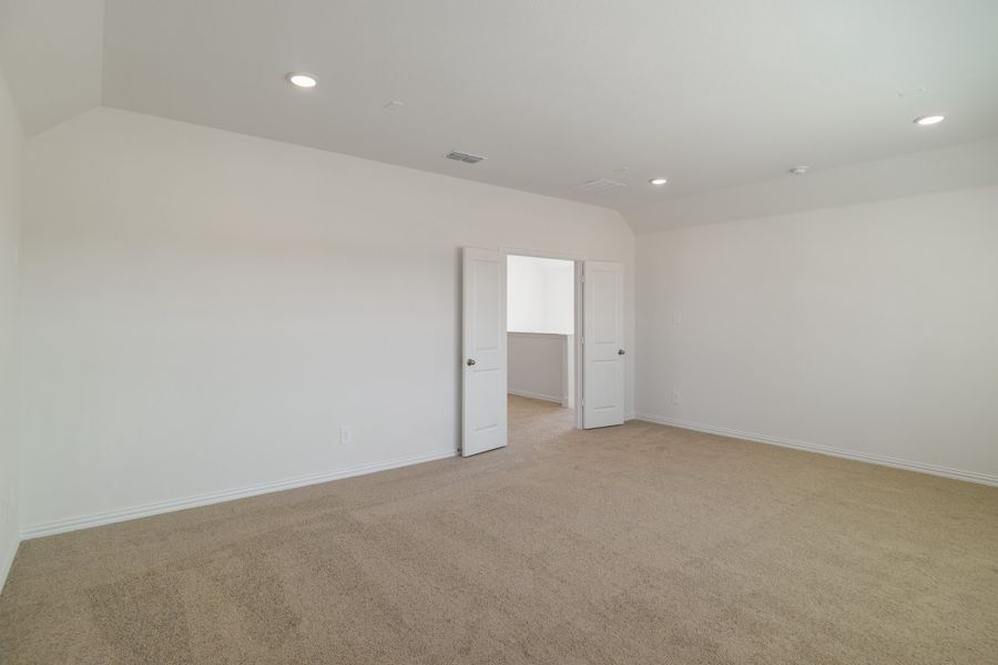 Spacious, unfurnished interior of a new home in Saratoga, Aubrey (Image 18).