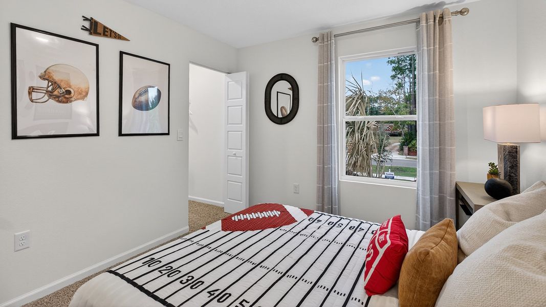 Representative furnished interior of a home built from the Carson by D.R. Horton in Hansen Creek, Jacksonville (Image 18).