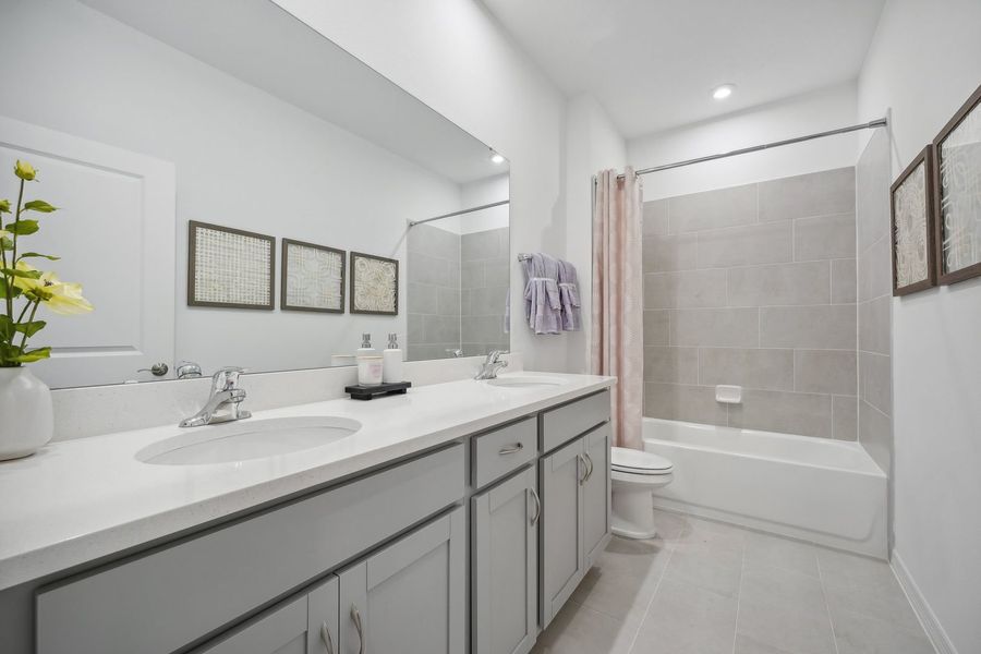 Shared Bathroom of The Webber at Country Club Estates