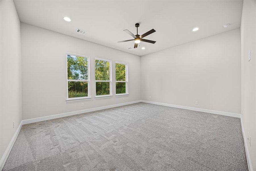 Spacious, unfurnished interior of a new home in Waterfall Ranch - 1 Acre Lots, Waxahachie (Image 25). Spacious, unfurnished interior of a new home in Waterfall Ranch - 1 Acre Lots, Waxahachie (Image 25).