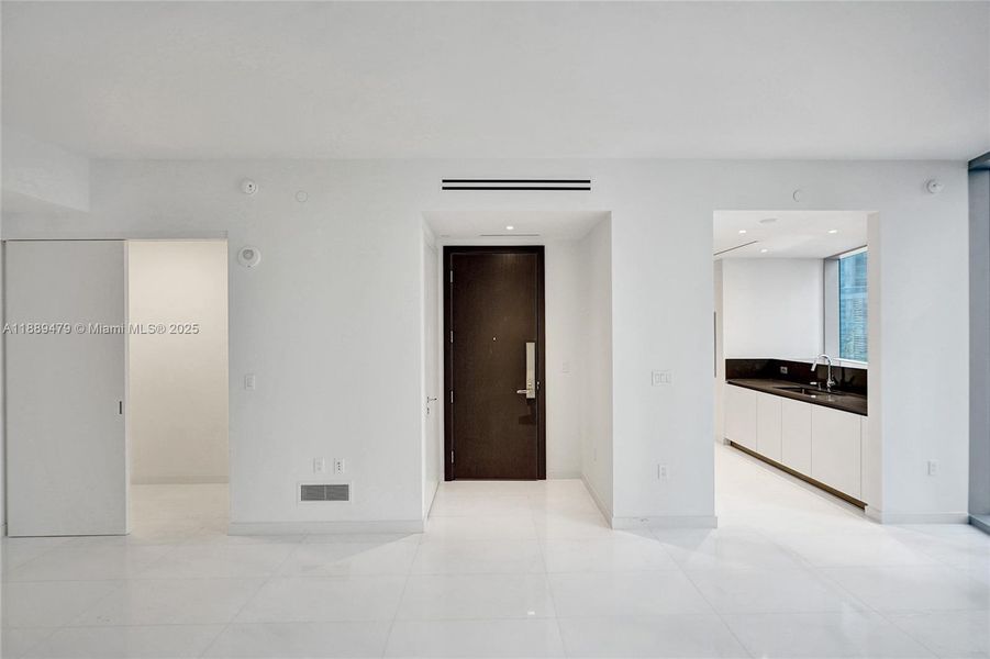 Spacious, unfurnished interior of a new home in , Miami (Image 34).