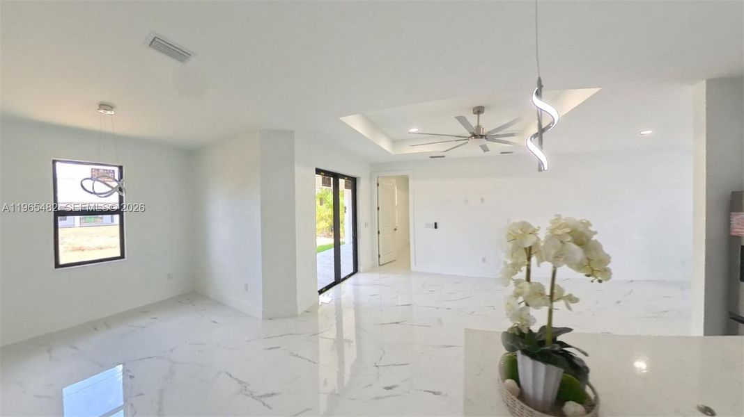 Spacious, unfurnished interior of a new home in , Lehigh Acres (Image 18).