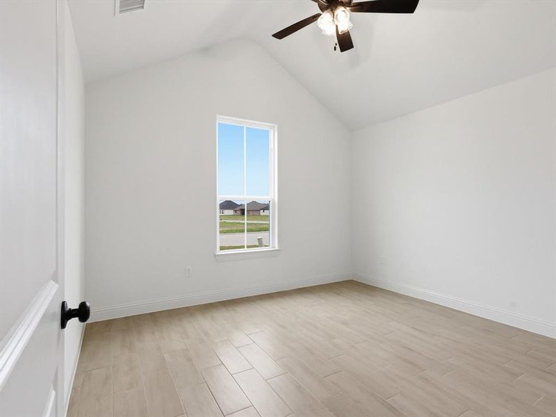 Spacious, unfurnished interior of a new home in , Tolar (Image 29).