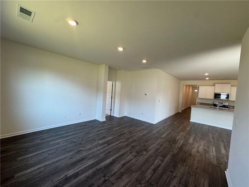 Spacious, unfurnished interior of a new home in Oakchase at Hampton, Hampton (Image 28).