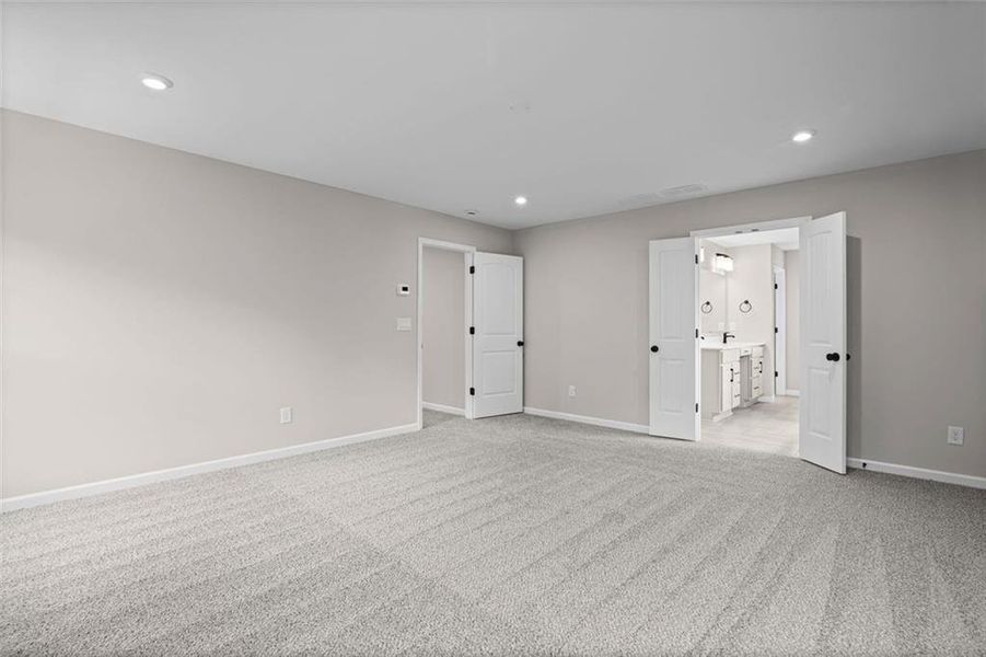 Spacious, unfurnished interior of a new home in Pickens Bluff, Dallas (Image 37).