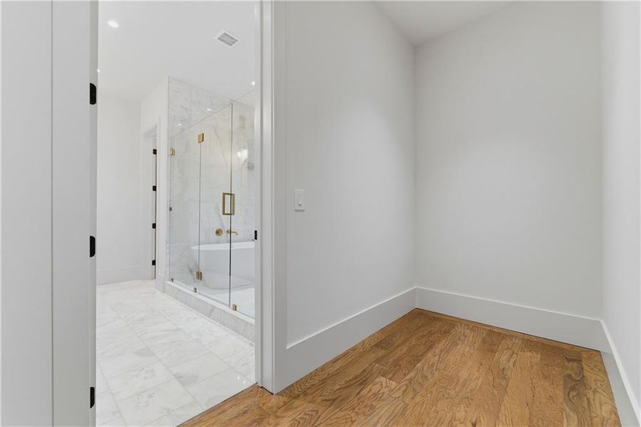 Spacious, unfurnished interior of a new home in , Atlanta (Image 49).