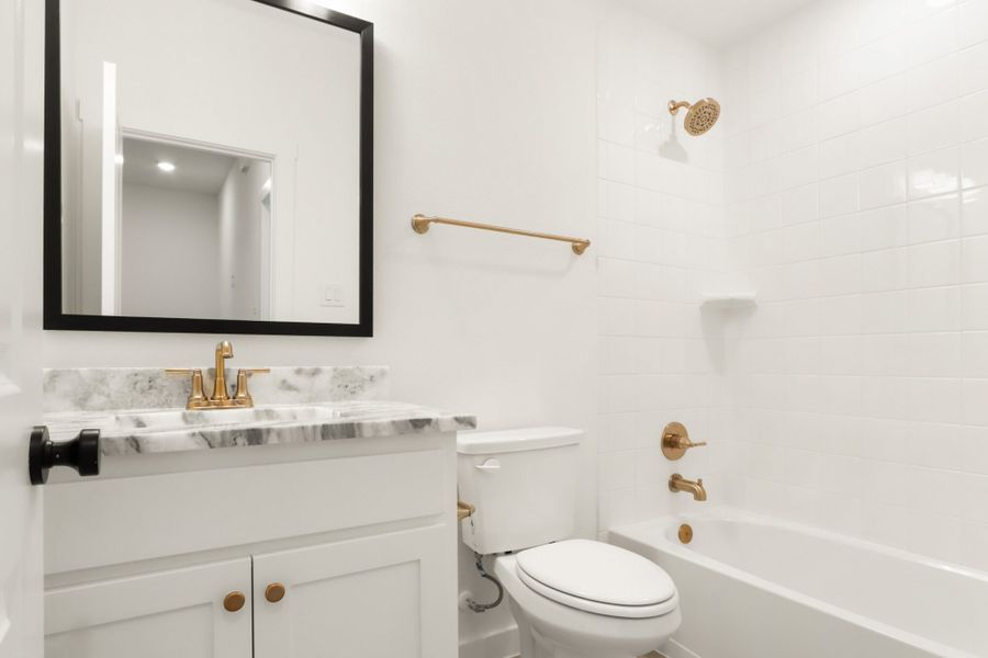 Furnished interior view inside a new home in Cottonwood Creek, Rowlett (Image 9).