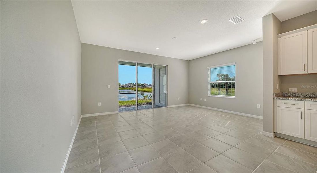 Spacious, unfurnished interior of a new home in , Sarasota (Image 22).