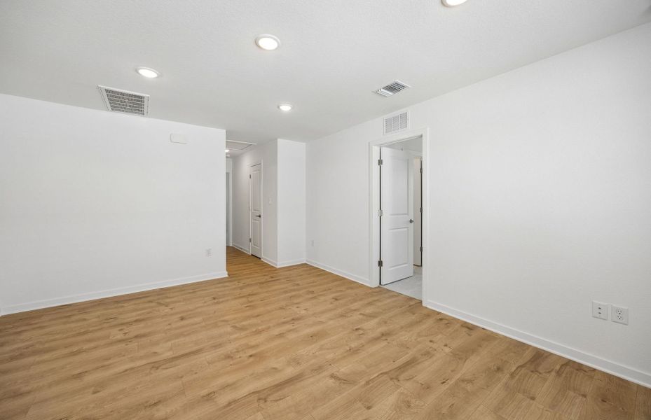 Spacious, unfurnished interior of a new home in Lagos, Manor (Image 28).