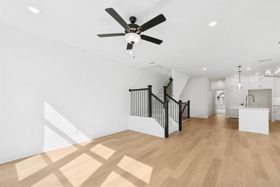 Spacious, unfurnished interior of a new home in Hillside at Las Colinas, Irving (Image 15).