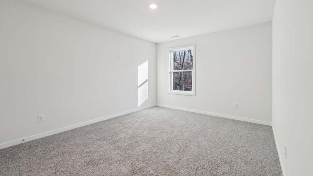 Spacious, unfurnished interior of a new home in Oak Grove Hill, Huntersville (Image 29).