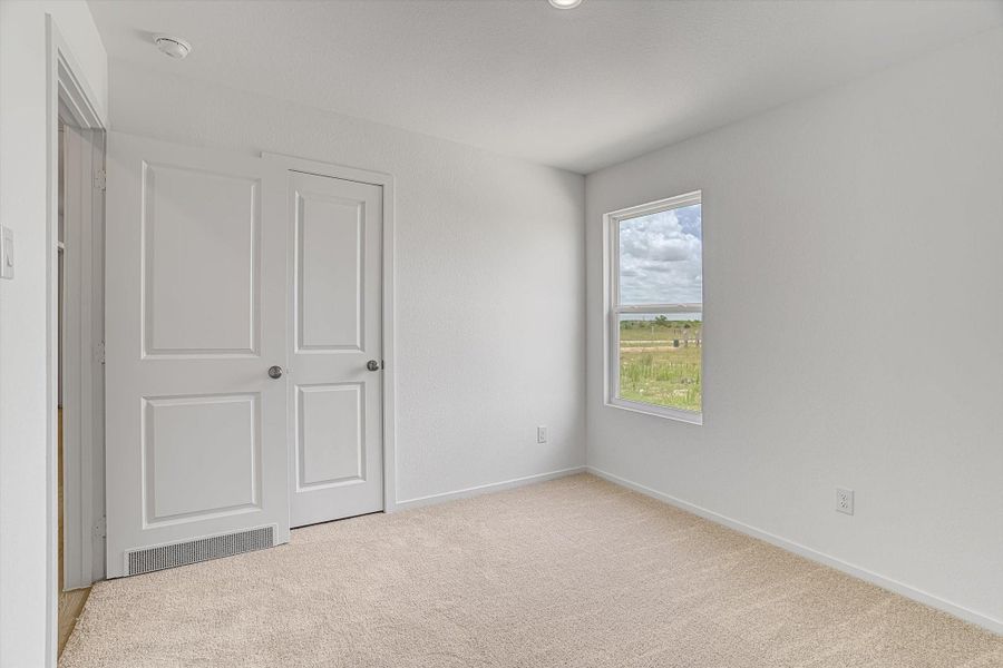 Spacious, unfurnished interior of a new home in Santa Fe Village, Cleveland (Image 29).