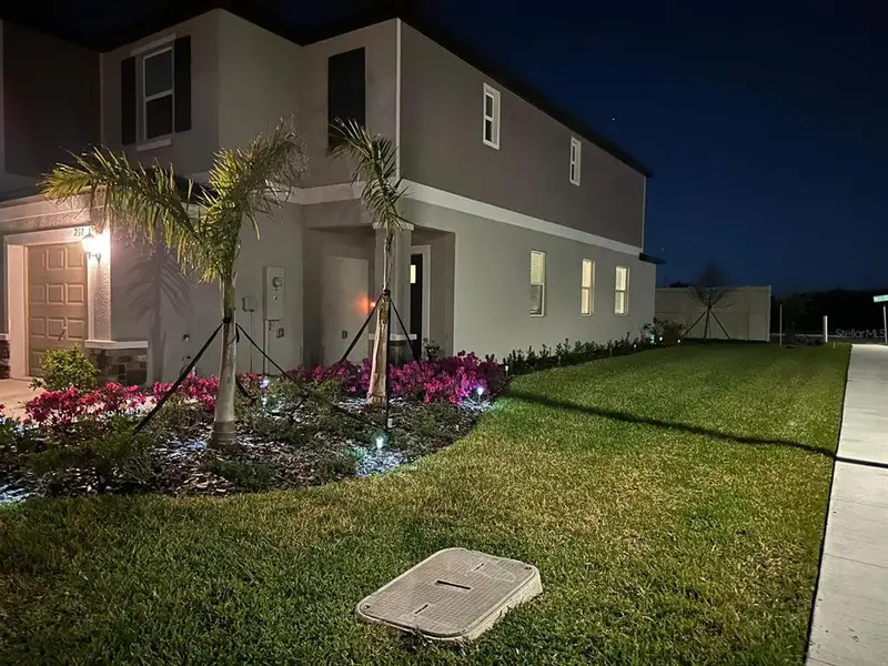 Exterior details and patio area of a home in , Ruskin (Image 4).