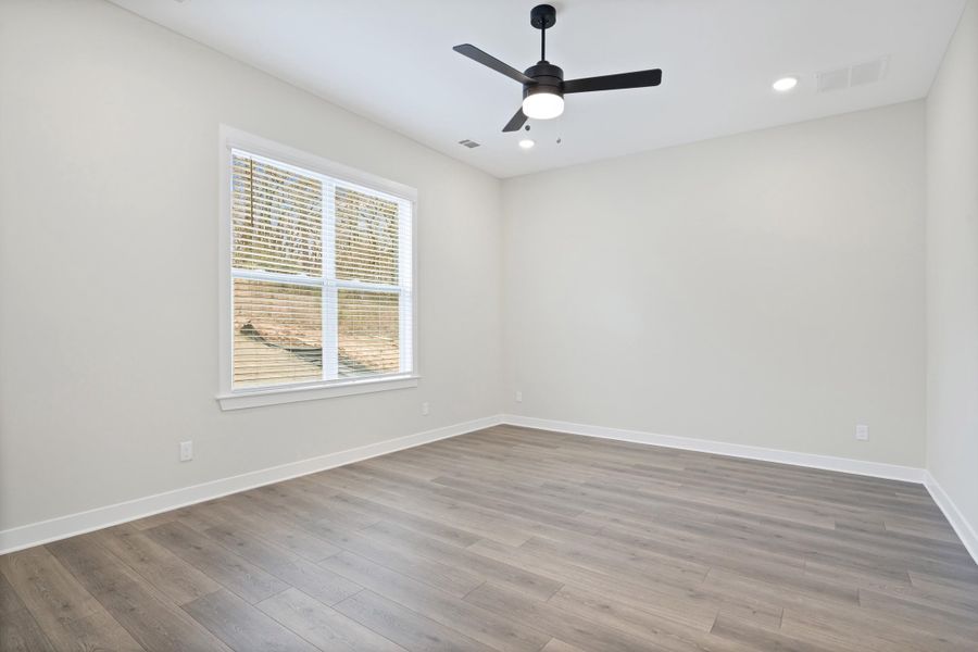 Spacious, unfurnished interior of a new home in Twin Oaks, Oakland (Image 14).
