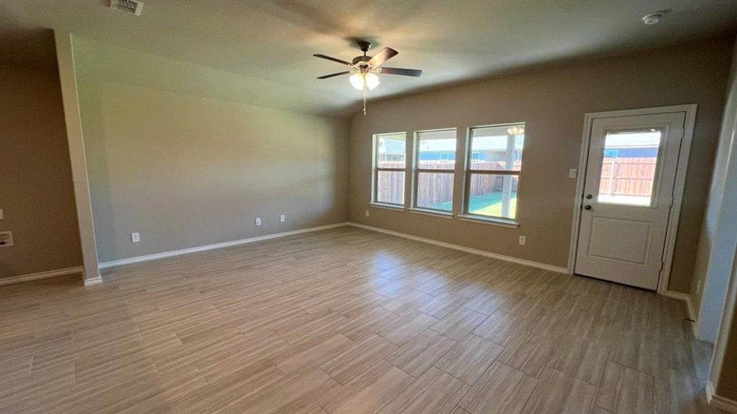 Spacious, unfurnished interior of a new home in Rosewood at Beltmill, Fort Worth (Image 11).