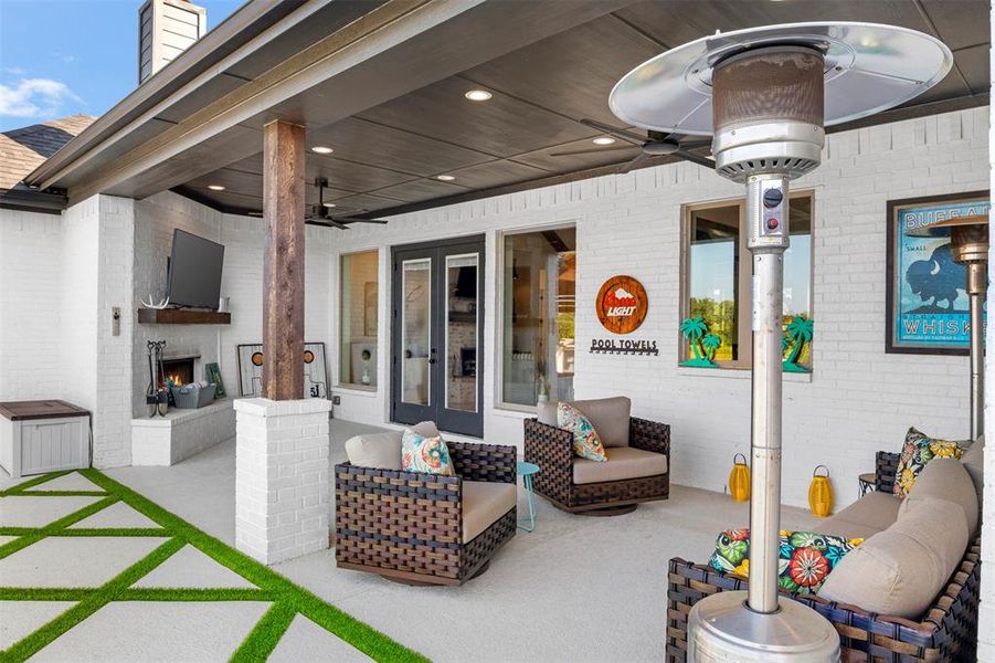 Furnished interior view inside a new home in , Waxahachie (Image 29).