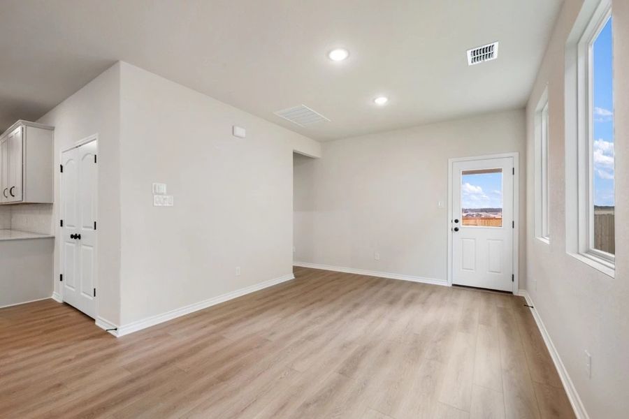 Spacious, unfurnished interior of a new home in Lariat, Liberty Hill (Image 15).