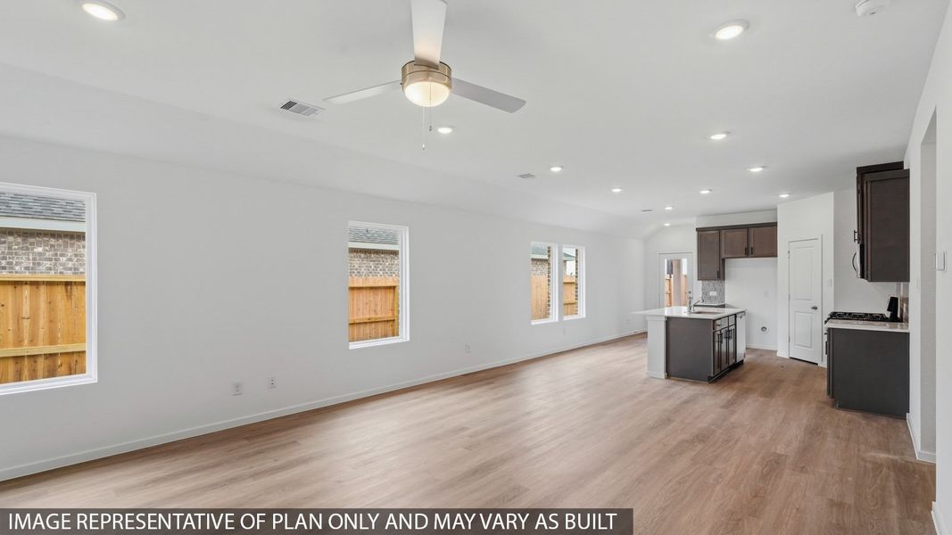 Spacious, unfurnished interior of a new home in Sunterra Lakes, Katy (Image 13).
