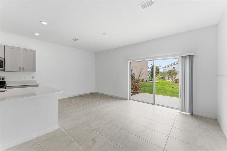 Spacious, unfurnished interior of a new home in , Kissimmee (Image 14).