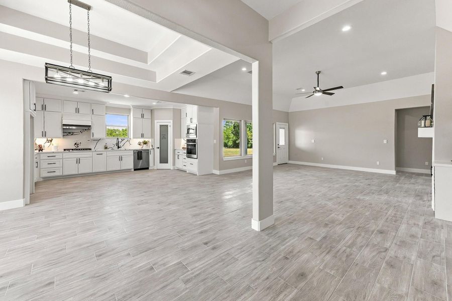Spacious, unfurnished interior of a new home in , Huntsville (Image 29).
