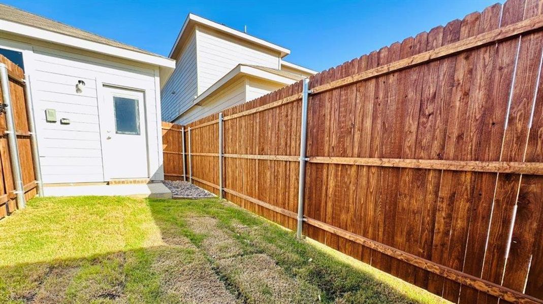 Exterior details and patio area of a home in Orchard Village, Fort Worth (Image 4).