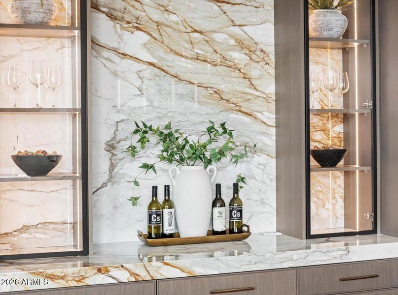 061-9790 N 56th St 85