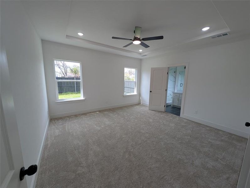 Spacious, unfurnished interior of a new home in , Greenville (Image 10).