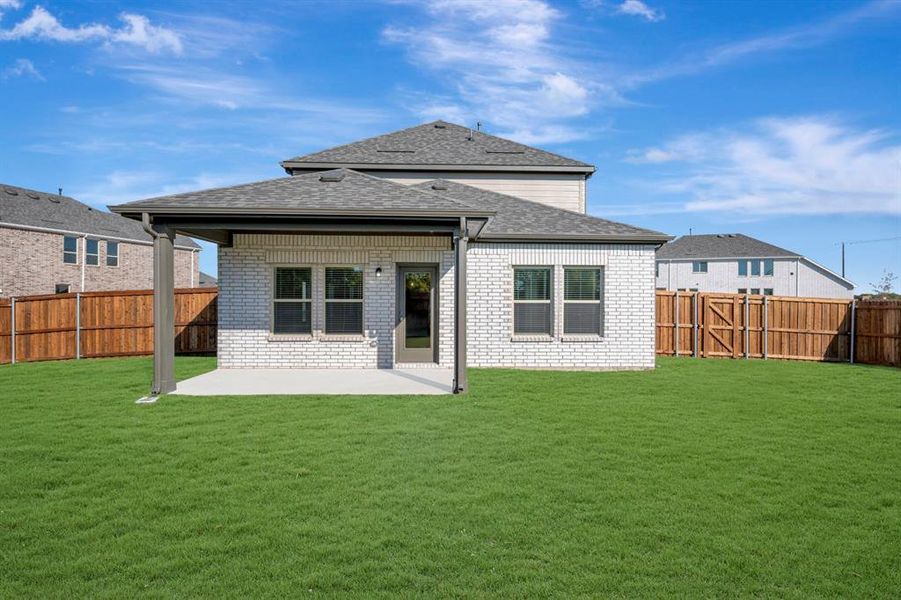 Exterior details and patio area of a home in Elevon, Lavon (Image 22).