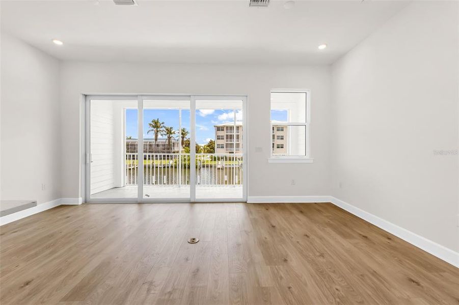 Spacious, unfurnished interior of a new home in , Punta Gorda (Image 35).