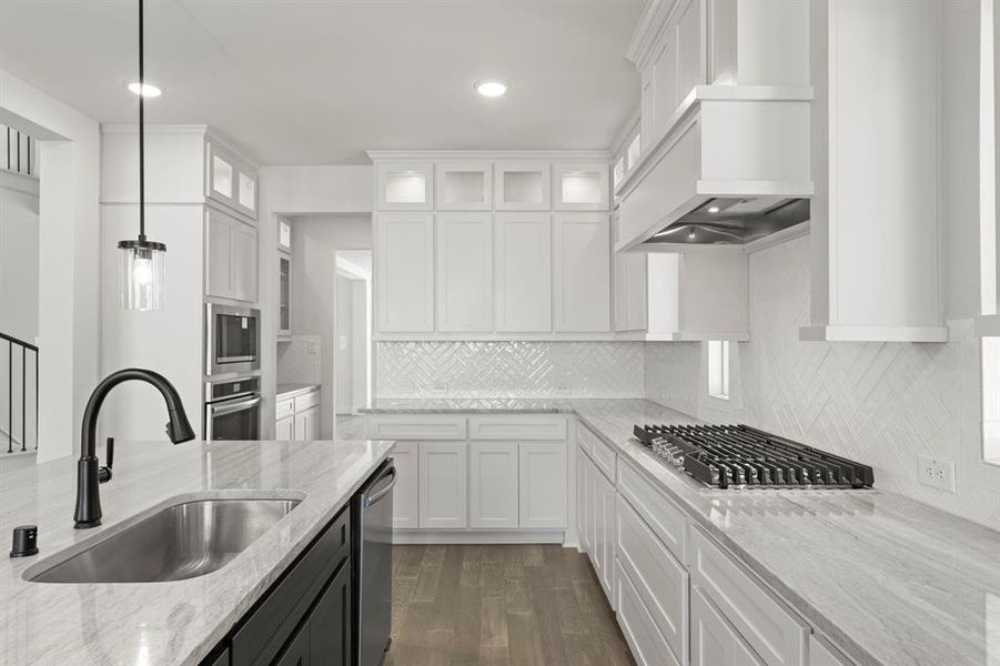 14. 6109 Shasta - Kitchen (3)