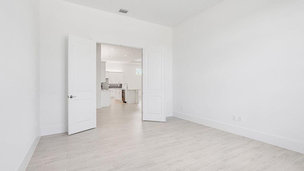 Spacious, unfurnished interior of a new home in Mosaic, Port St. Lucie (Image 13).