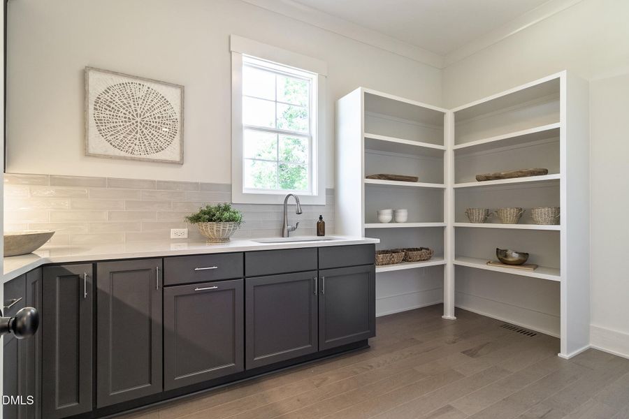 300_MEADOW_WALK_DR_INTERIOR_24