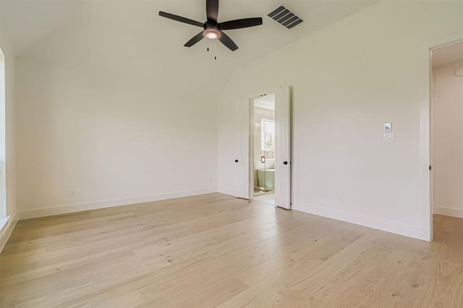 Spacious, unfurnished interior of a new home in Star Trail - 55s, Prosper (Image 16). Spacious, unfurnished interior of a new home in Star Trail - 55s, Prosper (Image 16).