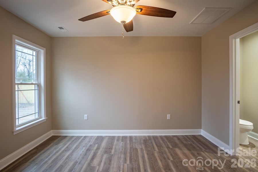 Spacious, unfurnished interior of a new home in , Lincolnton (Image 13).