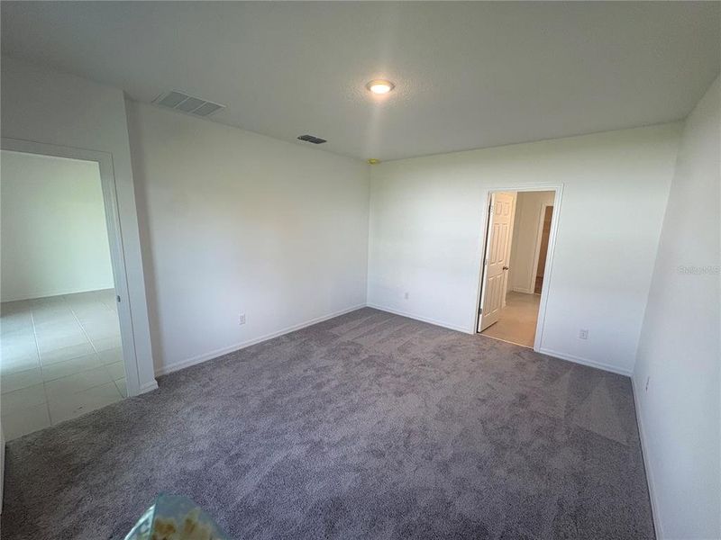 Spacious, unfurnished interior of a new home in Eagletail Landings, Howey-in-the-Hills (Image 18).