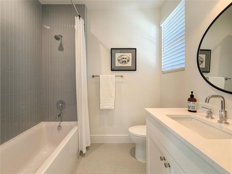 Furnished interior view inside a new home in , Dallas (Image 19).