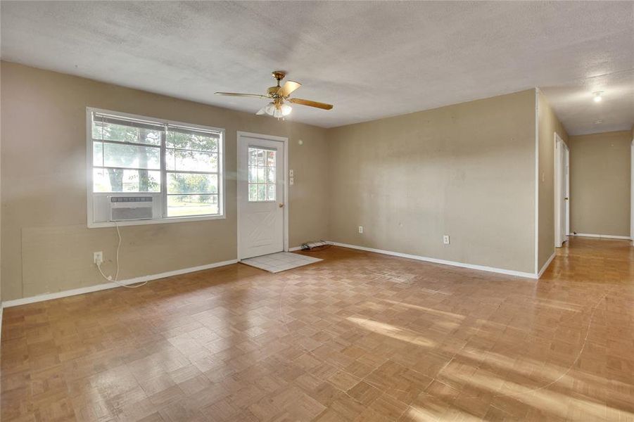 Spacious, unfurnished interior of a new home in , Weatherford (Image 5). Spacious, unfurnished interior of a new home in , Weatherford (Image 5).
