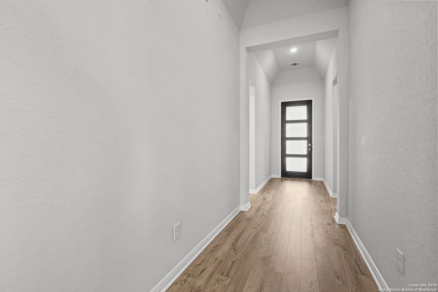 Spacious, unfurnished interior of a new home in Mayfair 50', New Braunfels (Image 24).