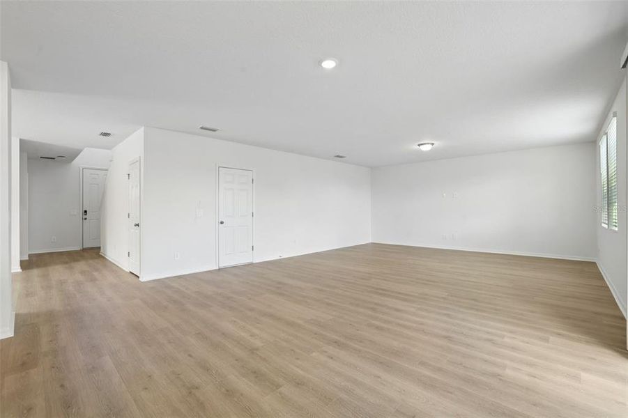 Spacious, unfurnished interior of a new home in The Reserve at Twin Lakes, St. Cloud (Image 22).