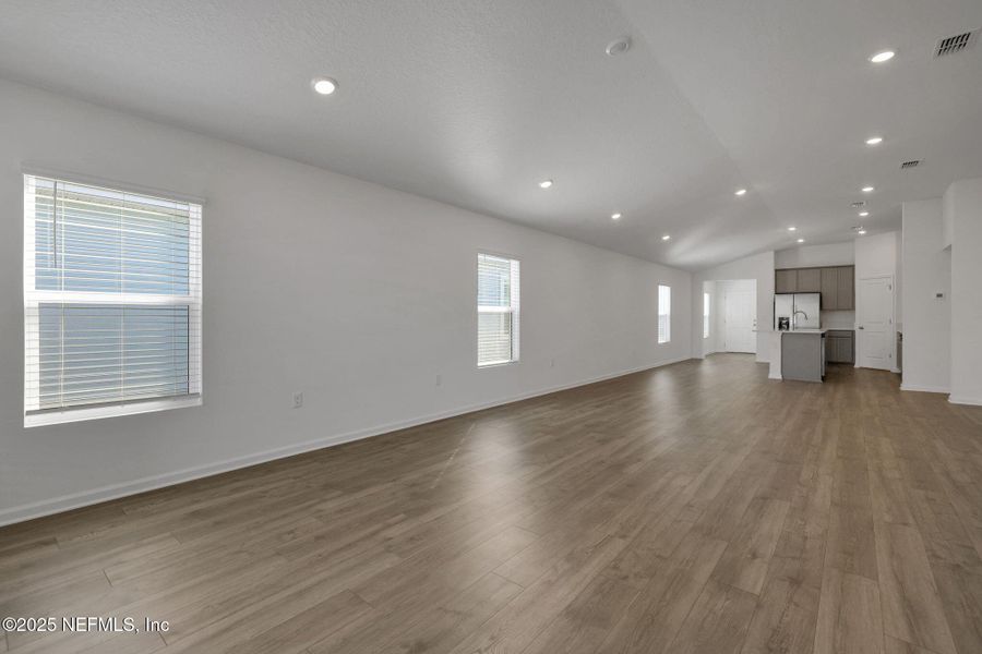 Spacious, unfurnished interior of a new home in Cedar Creek, Jacksonville (Image 26).