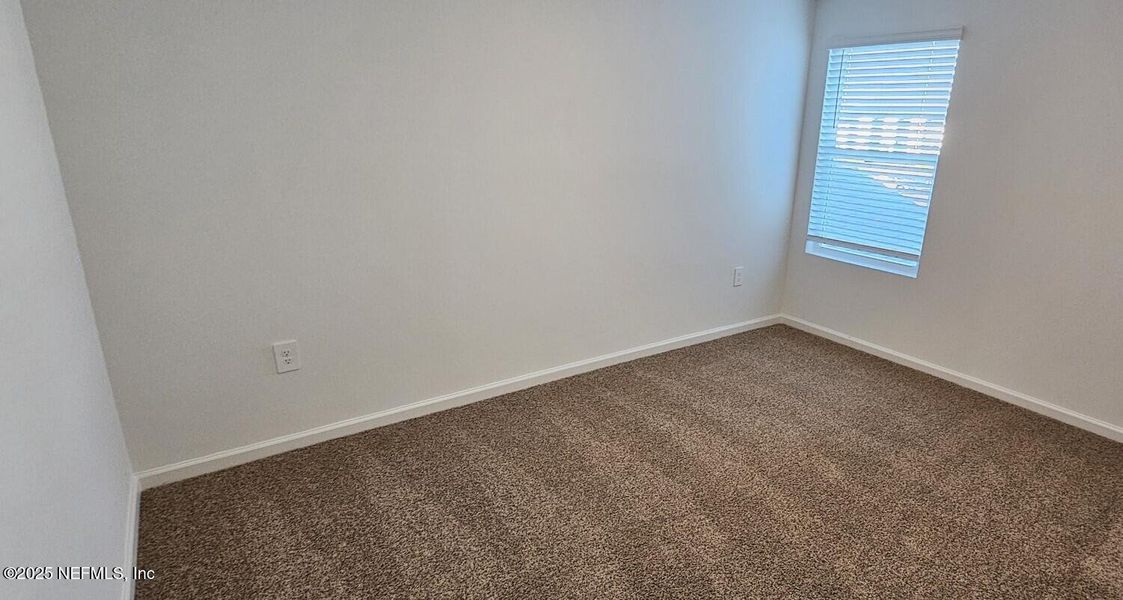 Spacious, unfurnished interior of a new home in Corsair, Middleburg (Image 15).