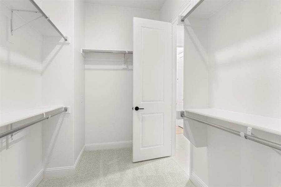 18. 2101 Clairmount - Closet