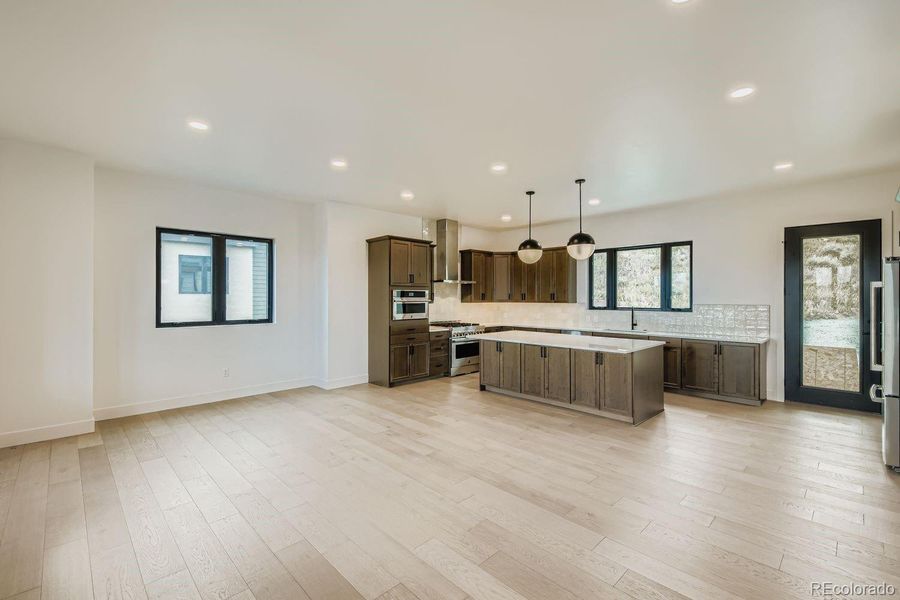 Spacious, unfurnished interior of a new home in , Granby (Image 19).