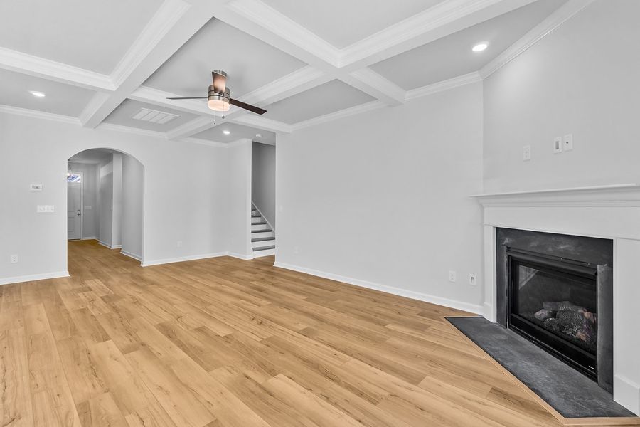 Spacious, unfurnished interior of a new home in Fieldstone, Lexington (Image 14).